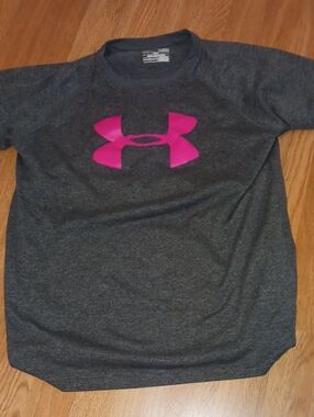 Under Armour Charcoal Heather Short Sleeve Tee with Hot Pink Logo